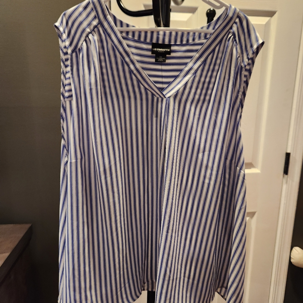 Liz Claiborne 5x blue/white vertical stripe sleeveless V neck lightweight blouse